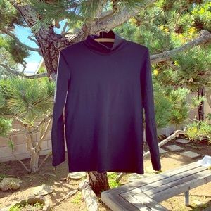 Black UNIQLO 💮 Turtleneck 🐢